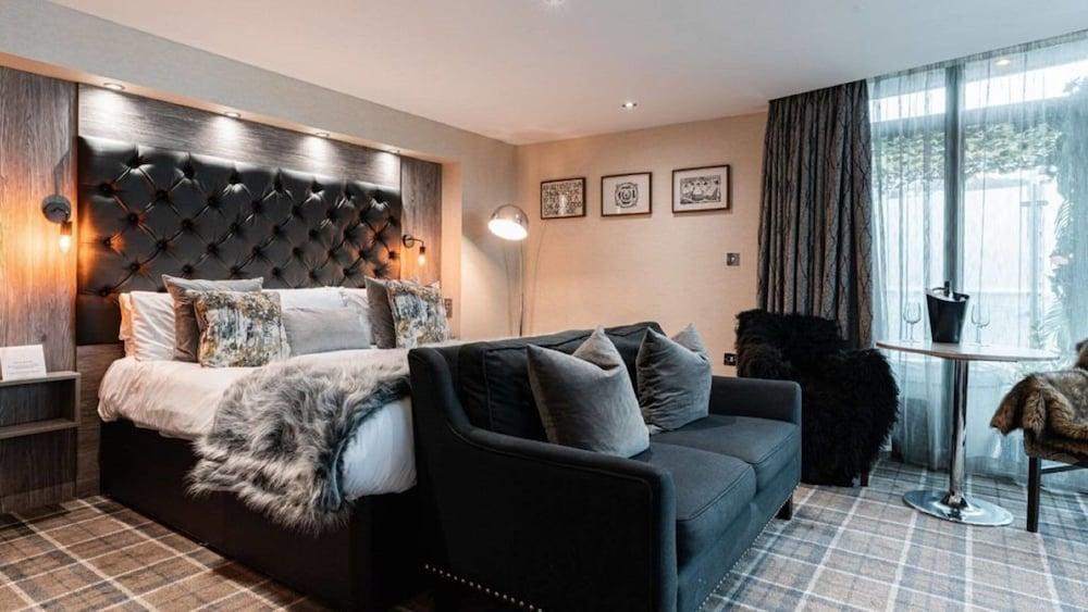 The Grand 3* Swansea